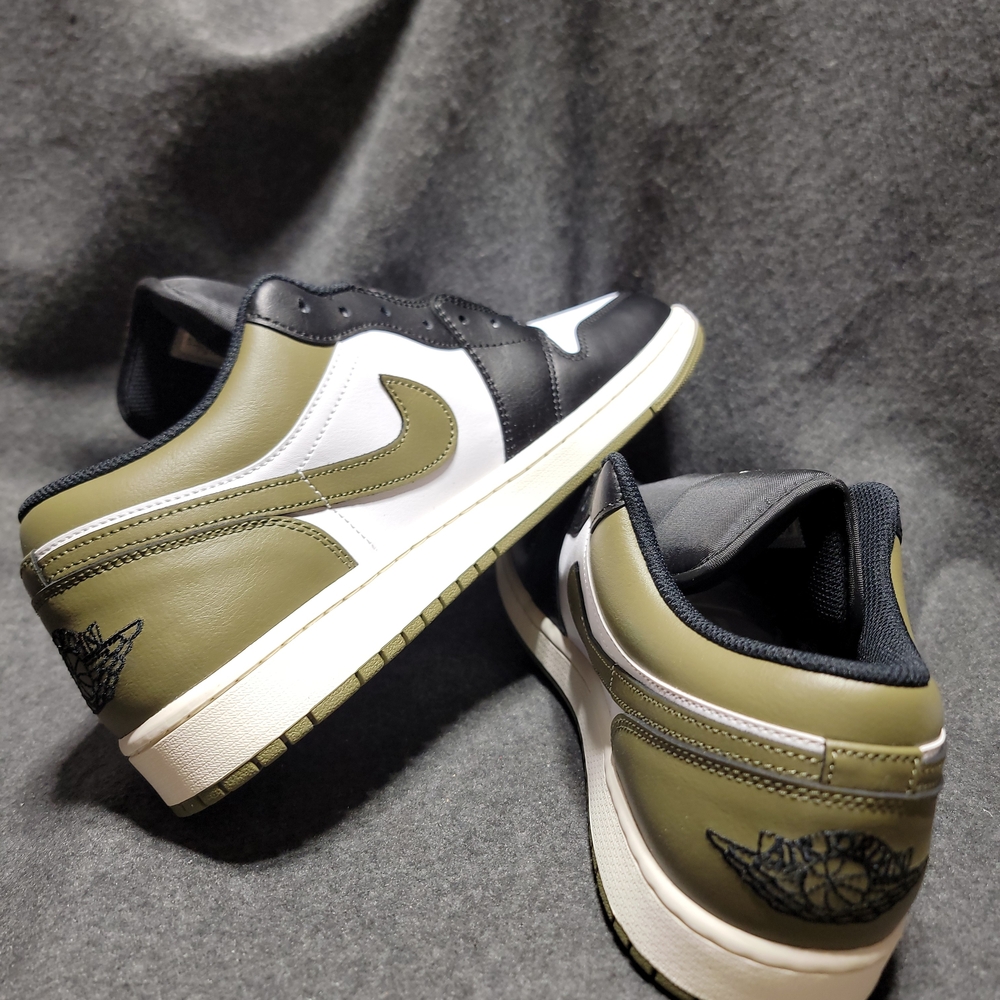 Nike Men's Black and White Sneakers - Picture 3 of 6
